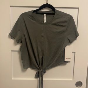 Lululemon NWT Time to Restore SS